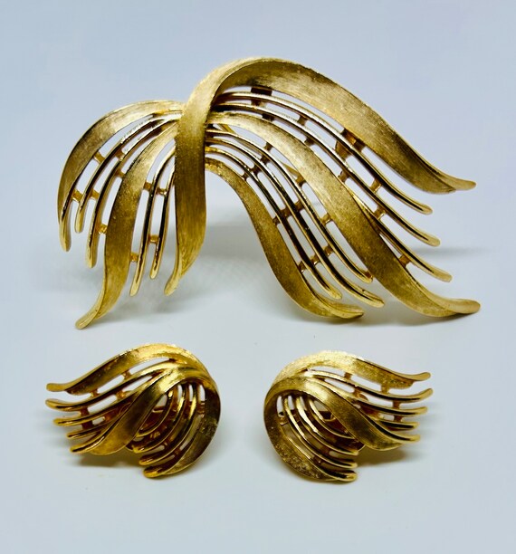 Trifari Set: Gold Pin and Earrings