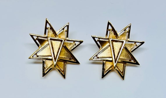 Trifari Set: Gold Star Pin and Earrings - image 2