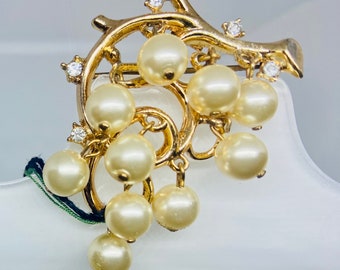 Trifari Pin: Branch with Pearls and Rhinestones