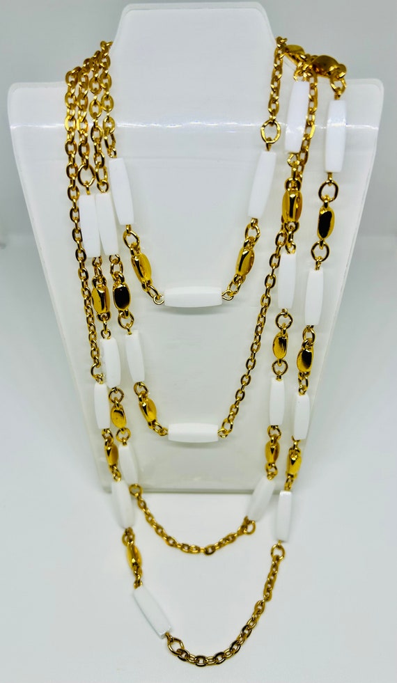 Trifari Necklace: Gold and White