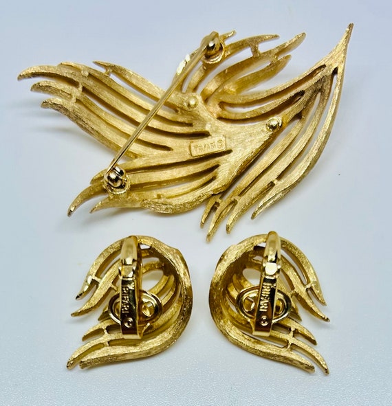 Trifari Set: Gold Pin and Earring - image 4