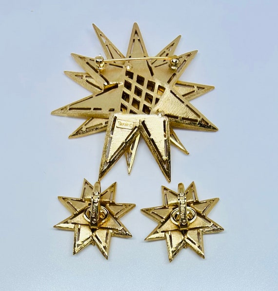 Trifari Set: Gold Star Pin and Earrings - image 4