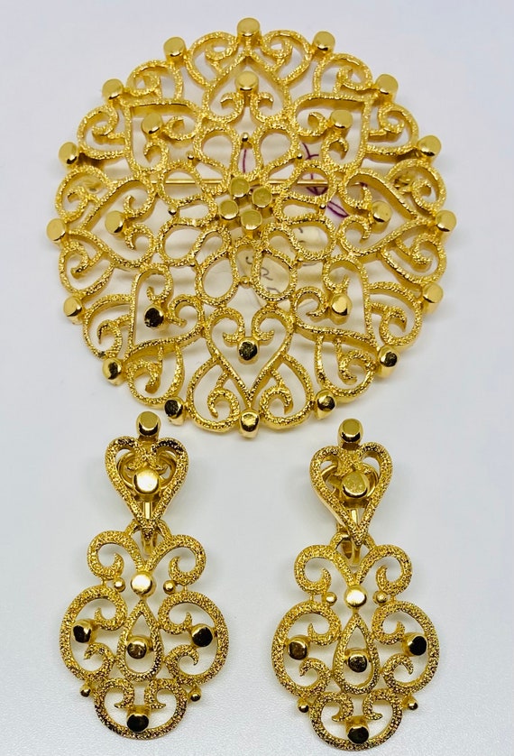 Trifari Set: Gold Pin and Earrings