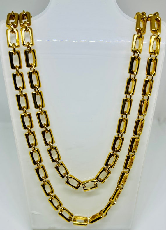 Trifari Necklace Set: Gold