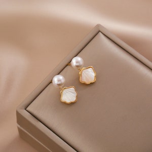 Pearl Drop Earrings, Tiny Gold Shell Earring with Pearl, Pearl Earrings, Minimalist Gold Earrings, Gold Shell Earrings