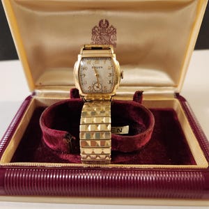 Vintage 1940&#39;s 10kt Gold Grien watch