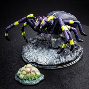 Painted giant spider with egg sack miniature