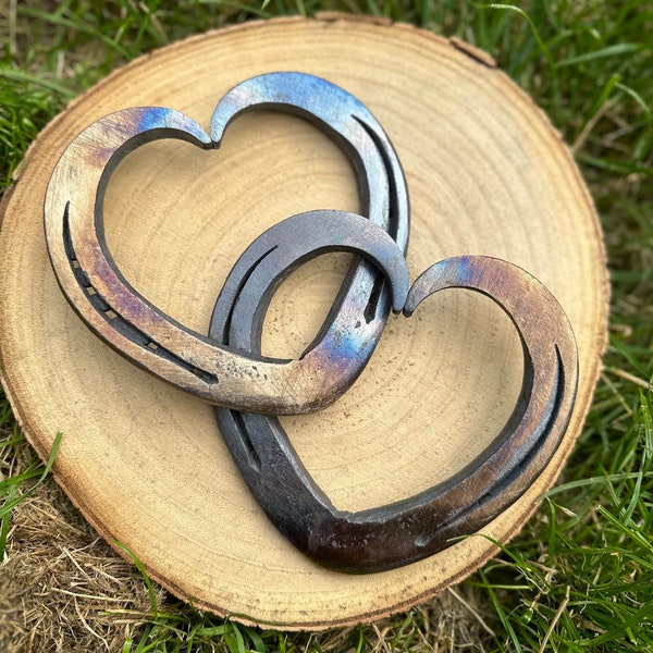 Corazones de herradura entrelazados - Herradura usada genuina real forjada a mano por Farrier Regalo perfecto de boda y aniversario