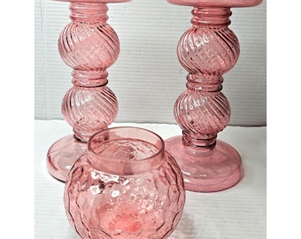 ヴィンテージピンクの陶器製キャンドルスタンドと花瓶：花柄の化粧台