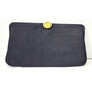Vintage schwarze Abend-Clutch mit goldfarbenem Verschluss und Kettenriemen
