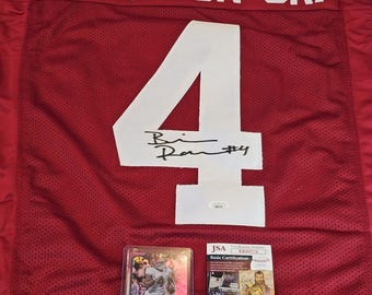 Camiseta roja personalizada autografiada por Brian Robinson Jr. con certificado de autenticidad JSA.