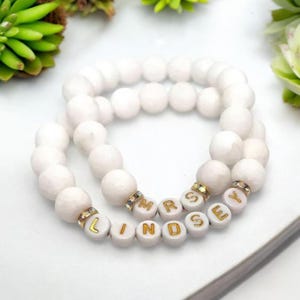Custom White Name Bracelet, Mama Bracelet, Mothers Day Bracelet, Bride Bracelet, Bridal Shower Gift, Wedding Bracelet, White Bead Bracelet