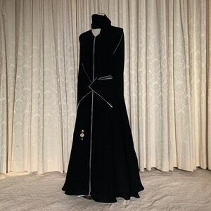 Elegant Black Abaya w/White Pipened Borders, Burqa Jilbab w/Dupatta, Beautiful Golden Flower Brooch, High Quality Soft Lightweight Fabric
