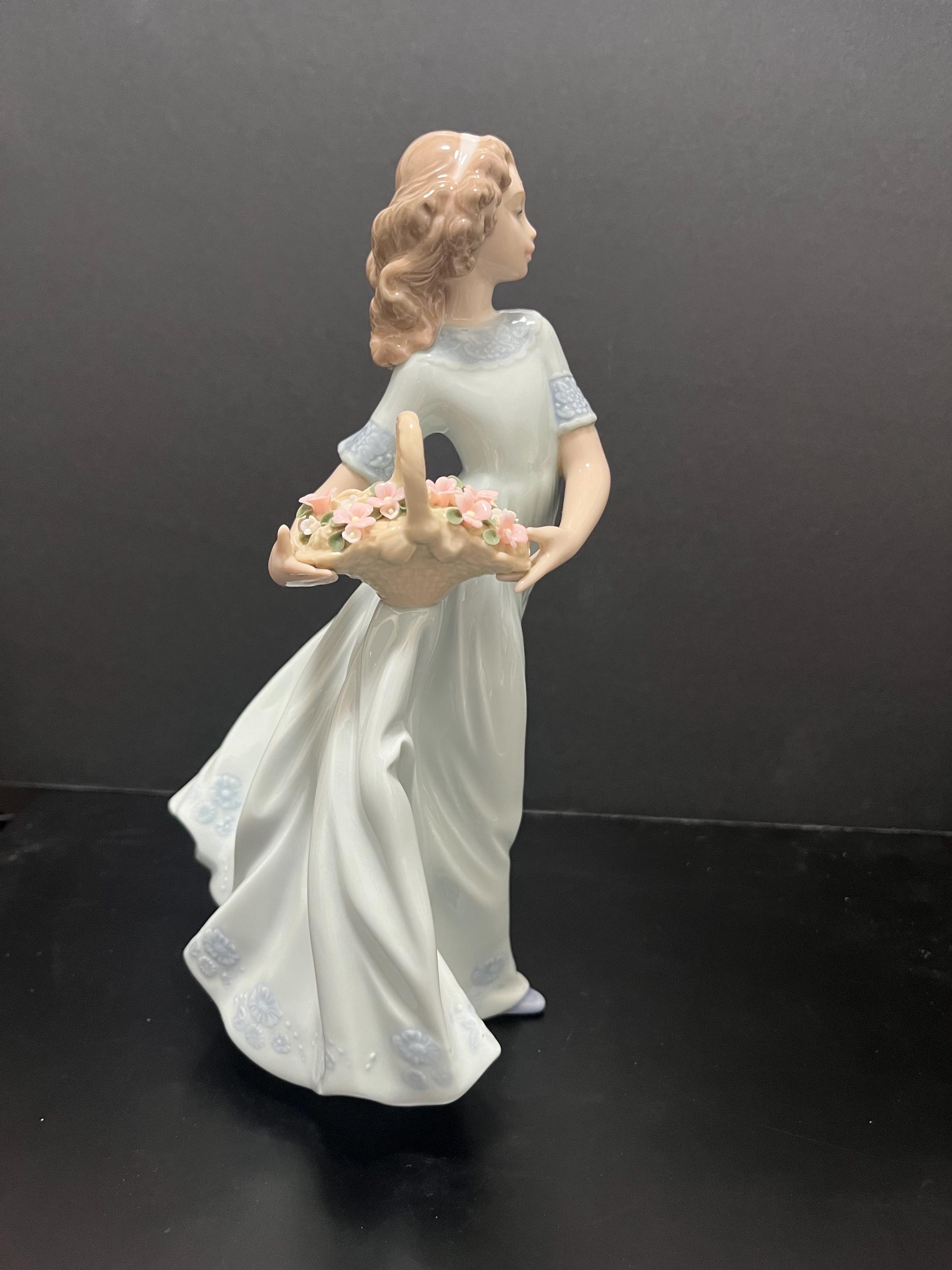 陶器人形　リヤドロ　06130 　SPRING ENCHANTMENT 陶器人形 リヤドロ 06130 SPRING ENCHANTMENT 陶器人形リヤドロ