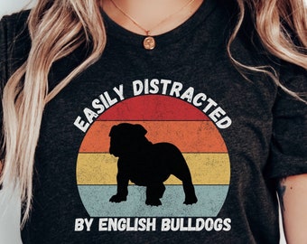 Lustiges Englisches Bulldoggen-Hemd | Von englischen Bulldoggen leicht abgelenkt | Bulldogge Mama Geschenk | Bulldoggen-Liebhaber-Shirt | Retro Englische Bulldogge T-Shirt