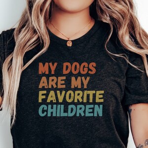 Zabawna koszulka dla mamy psa | Moje psy to moje ulubione dzieci T-shirt | Prezent dla miłośnika psów | Prezent dla mamy psa | Koszulka dla właściciela psa | Zabawna koszulka dla taty psa