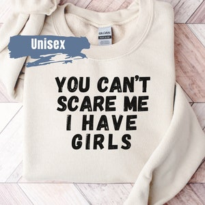 Bluza z kapturem You Can&#39;t Scare Me I Have Girls | Prezent dla taty | Prezent dla mamy | Zabawny prezent na dzień ojca od córki | Zabawny sweter dla taty