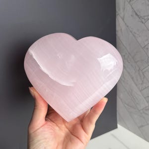 Corazón de calcita manganesa XL esponjoso / Reactivo a los rayos UV / Soporte incluido