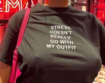 Stress passt nicht wirklich zu meinem Oufit, Y2K Grafik-T-Shirt, Trendy Y2K Tshirt, Y2K Ästhetik, Y2K Baby T-Shirt, Y2K Party, Y2K Slogan