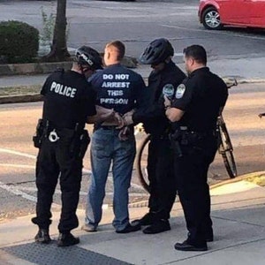 Do Not Arrest This Person, Trendy Y2k Tshirt, Y2K Inspired, trashy Y2K shirt, Y2k Baby Tee, Y2k Party Shirt,Y2K Slogan Shirt,Y2k Graphic Tee