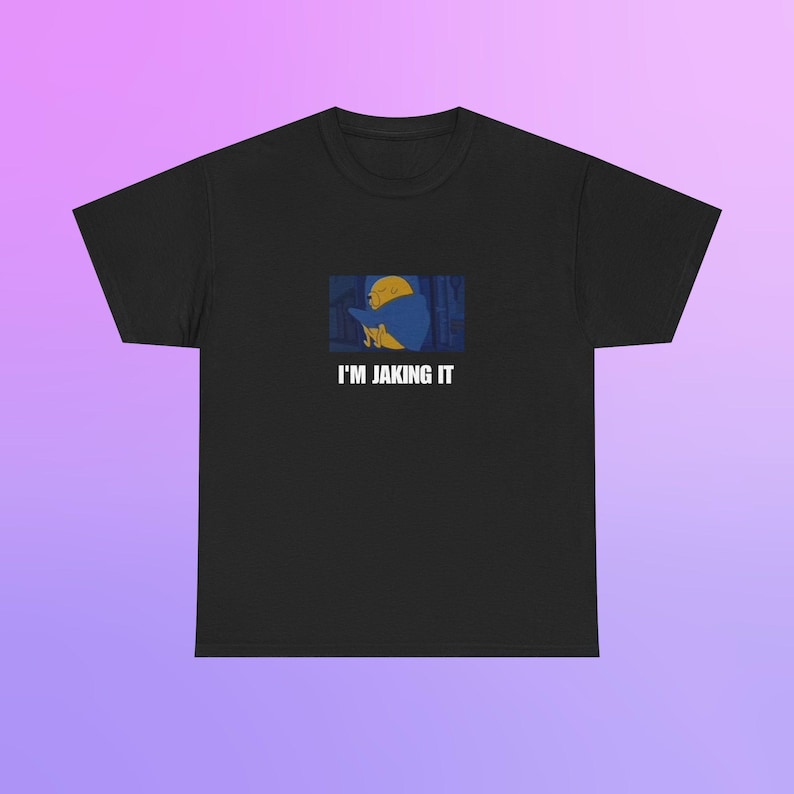 Gildan 5000 / I'm Jaking It / Camiseta meme de Hora de aventuras / Camiseta de broma de Jake el perro / Regalo de humor para adultos / Regalo de broma para amantes de los memes / TV sarcástica imagen 1