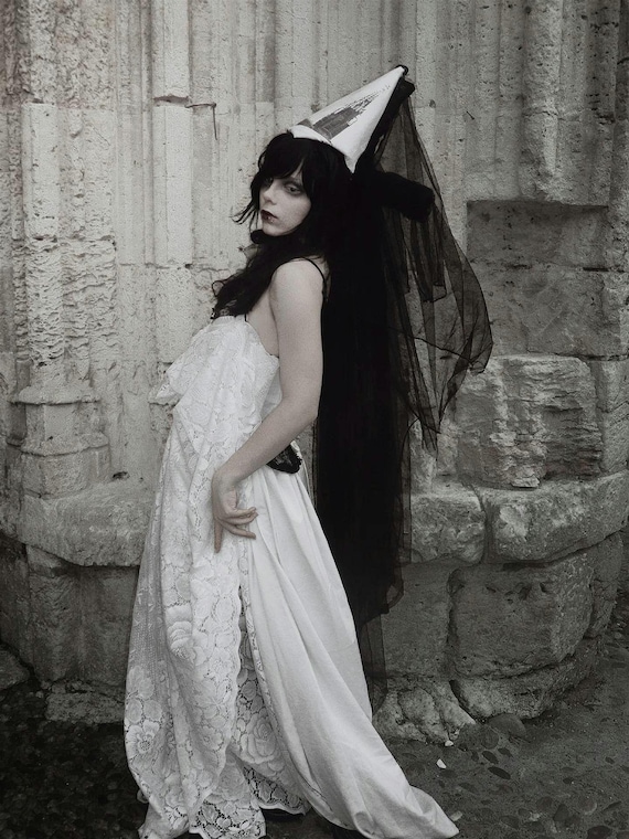 renaissance headpiece with veil