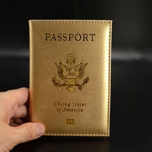 Designer PASSPORT COVER Card Holder Women Passport Covers Protection Case  Pouch Luxury Credit Cards Holders Modern Traveller Fashi315R From Yq5664,  $23.73