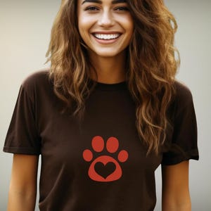 Cute Animal Lover Shirt Love Heart Pet Lover Shirt Paw Print T-Shirt for Dog Owner & Animal Lover Gift For Pet Owner