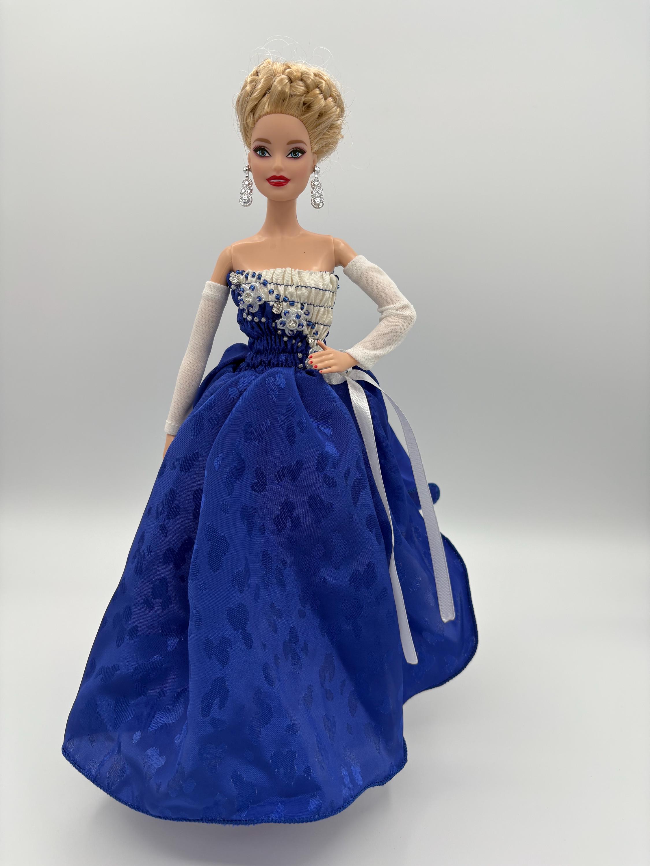blue and white dress barbie Royal Crisp Doll With a creative and