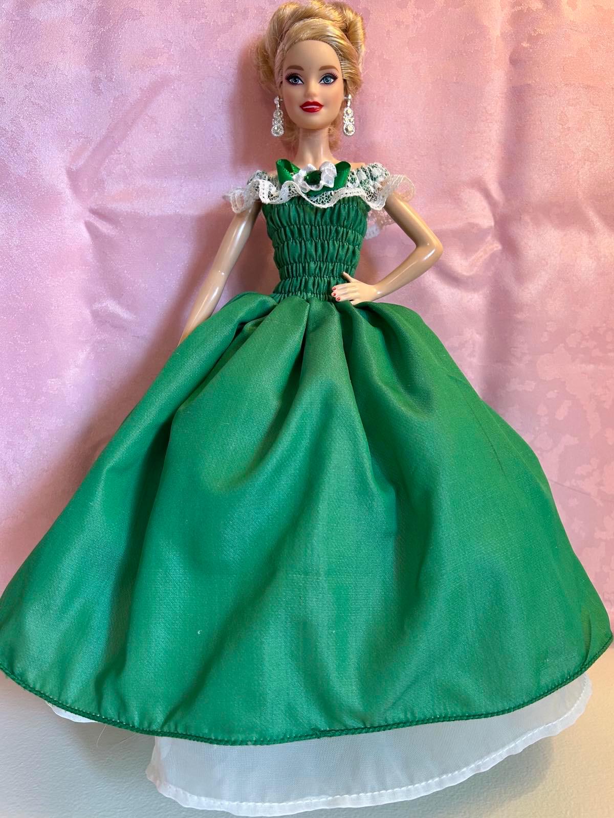 barbie doll green dress 2004 Holiday in Velvet Merchandise This limited edition doll comes in a new in box Emerald Green Dress. Barbie Doll Green Dress