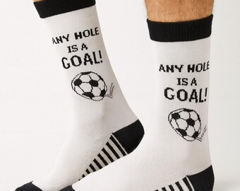 Calcetines deportivos "Cualquier hoyo es un gol" / Calcetines divertidos de algodón novedosos / Regalo unisex con humor retro