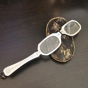 Vintage White Pearlized Folding Cat Eye Opera Glasses w Crystal Accents Vintage cat eye opera - Gem main image 2