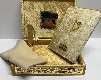 Personalisiertes Koran-Set aus goldenem Samt: Islamische Geschenkbox mit Tasbih