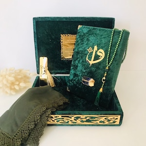 Personalized Green Velvet Quran in Decorative Box, Islamic Gift Set, Muslim Birthday Gift, Hajj Umrah Gifts, Holy Quran Prayer Bead Wooden