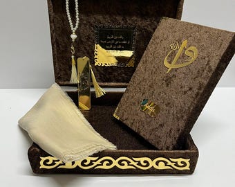 Personalisiertes Samt Koran Geschenk Set - Islamisches Geschenk mit Tasbeeh & Hijab