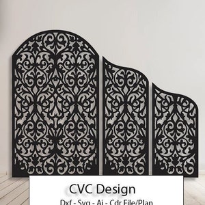 Puede incluir: Tres separadores de ambientes decorativos negros con un intrincado patrón floral. Los separadores están hechos de metal cortado con láser y están diseñados para ser utilizados como separador de ambientes o como pieza de arte de pared decorativa. CVC Design Dxf - Svg - Ai - Cdr File/Plan