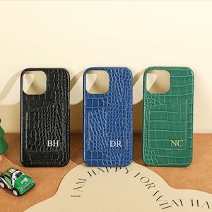 Gepersonaliseerde leren telefoonhoesje met krokodillenpatroon iPhone 15 Pro Max, 15 Pro, gepersonaliseerde initialen iPhonegeval iPhone 14 13 12 11 hoesje