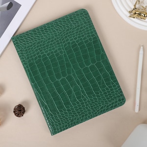 Jade Crocodile Print Personalized iPad case with Pen Holder for iPad Air4/5,iPad 10/9/8,iPad 10.2/10.5/10.9/11/12.9,iPad Pro 2022/2021 Cover