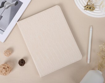 Cream Crocodile Print Personalized iPad Case with Pen Holder for iPad Air4/5,iPad 10/9/8,iPad 10.2/10.5/10.9/11/12.9,iPad Pro2022/2021 Cover