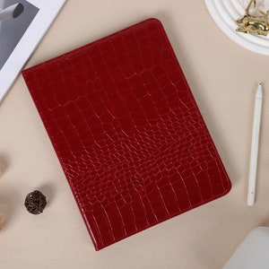 Red Crocodile Print Personalized iPad Case with Pen Holder for iPad Air 4/5,iPad 10/9/8,iPad 10.2/10.5/10.9/11/12.9,iPad Pro 2022/2021 Cover
