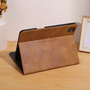 Étui pour iPad rétro en cuir marron pour iPad Pro 13" 11" 2024 Air 6 iPad 10th 10,9" iPad Pro 12,9 pouces Coque pour iPad Mini 7 5 6, coque personnalisée pour iPad