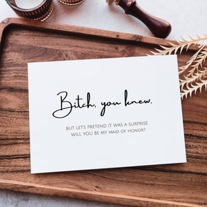 Plantilla divertida de tarjeta de propuesta de dama de honor, ¿quieres ser mi dama de honor?, tarjeta de dama de honor, ahora actúa sorprendida, tarjeta de fiesta nupcial editable de bricolaje