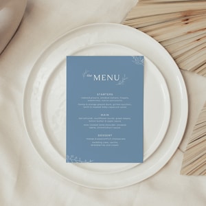Menú para boda azul claro, menú de cena de boda azul polvoriento editable, tarjeta de boda para comer flores imprimible, menú de mesa de hojas, 5x7, minimalista