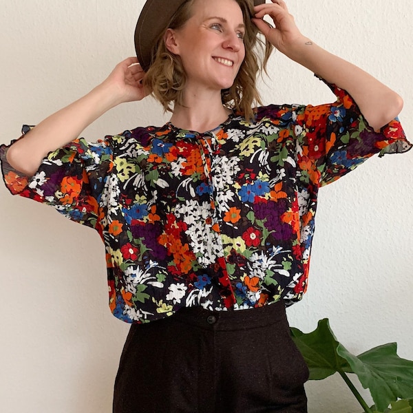 Vintage ladies blouse crepe fabric, colorful with floral pattern, oversize, unisex, slow fashion, unique, single piece