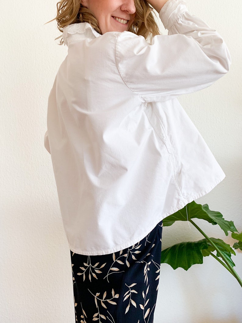 Weit geschnittene Vintage Spitzenbluse in weiß, Handmade, hoher Kragen, Volant, floral, feminin, Slowfashion, Unikat, Einzelstück Bild 4