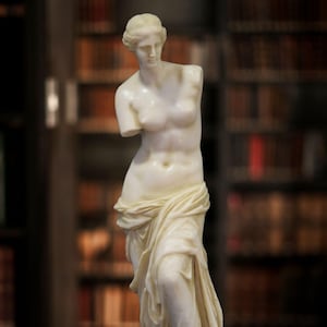 Estatua de la Venus de Milo. 33 cm. Mármol moldeado. Fabricada a mano en España. Reproducciones de arte antiguo. Decoración y regalos
