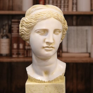 Head of the Venus de Milo. 13.78in. Molded marble. Handmade in Europe.