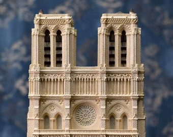 Notre Dame de Paris Facade Model. Height 25 cm (9.8 inches). Hand-Painted Architectural Replica. Molded Marble