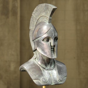 Bust of Leonidas. Height: 30cm. (11.8in). Bronze patina. Handmade in Europe.