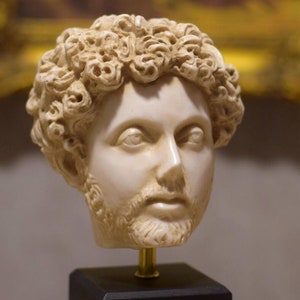 Cabeza de Marco Aurelio. 7.87 x 4.92 in. Filósofo estoico. Fabricado a mano en Europa.